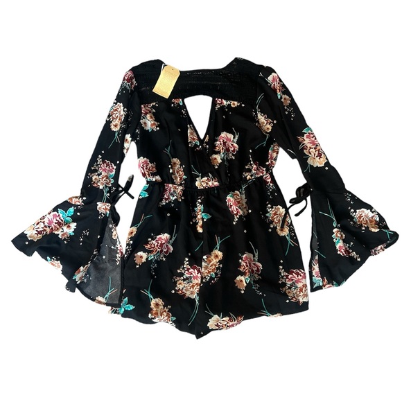 New Women’s Band of Gypsies Black Floral Long Sleeve Romper Large - Picture 2 of 5
